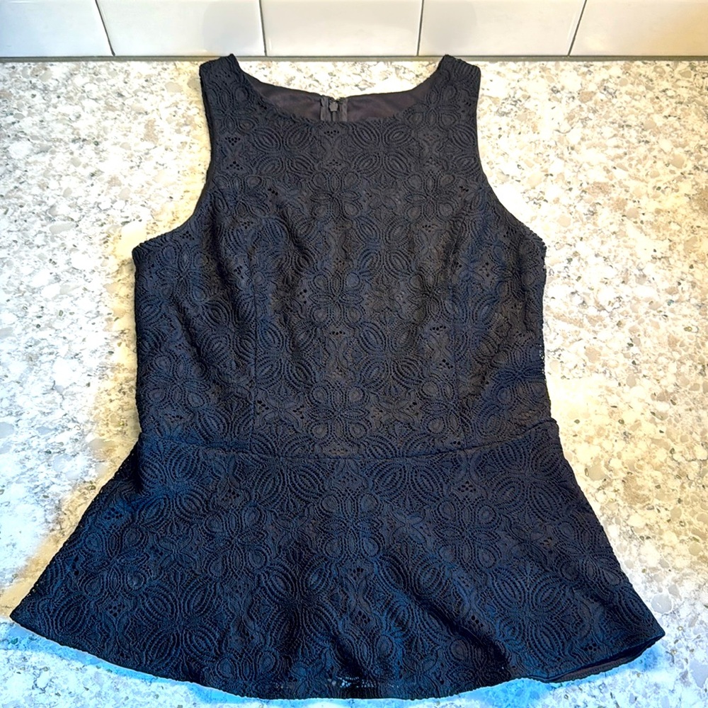 EUC WHBM White House Black Market Lace Peplum Top • Size 8 • SEE MEASUREMENTS